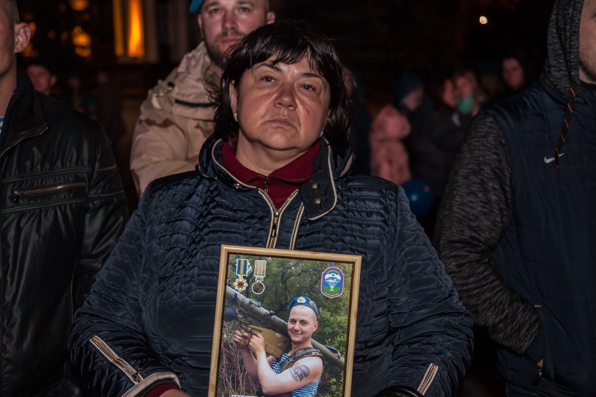 В Днепре сотни людей танцевали под песни Alyosha 20