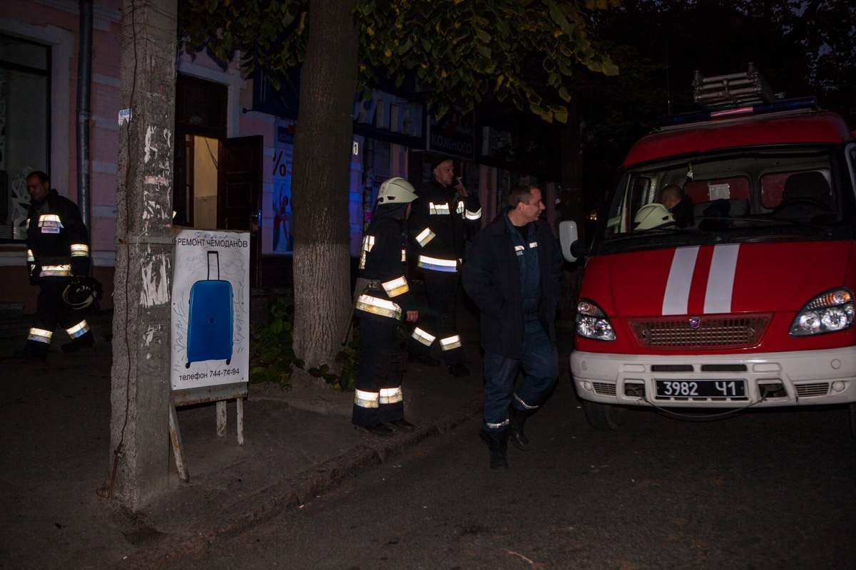 Пожар на Сечевых Стрельцов: дверь в квартиру вырезали болгаркой 1