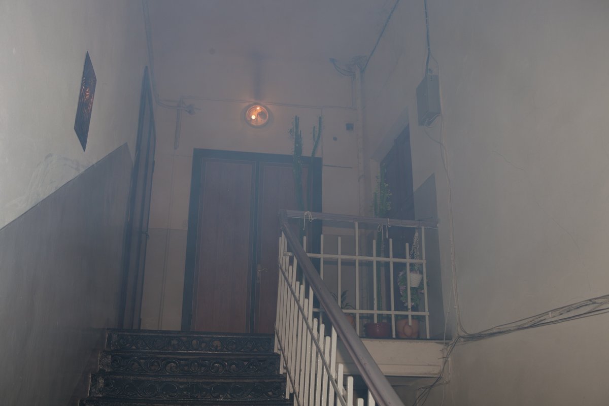 Пожар на Сечевых Стрельцов: дверь в квартиру вырезали болгаркой 4