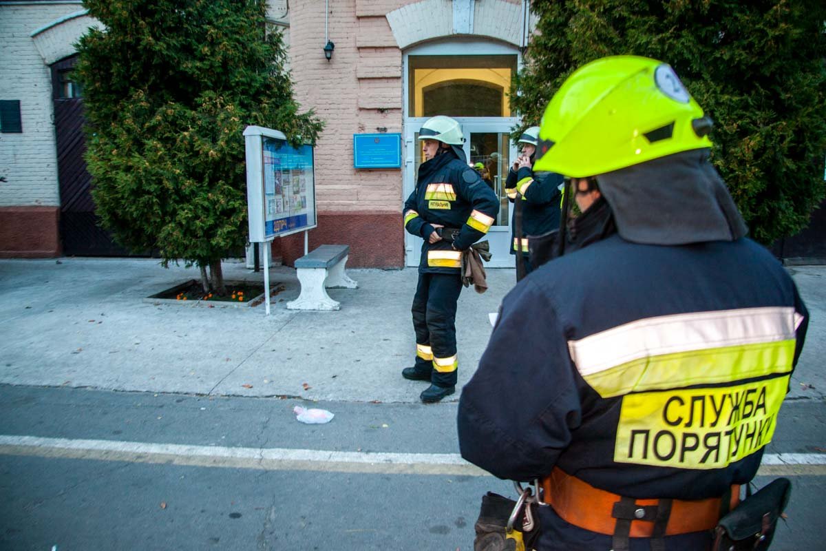 Наедине с огнем: один день из жизни пожарных Днепра 10