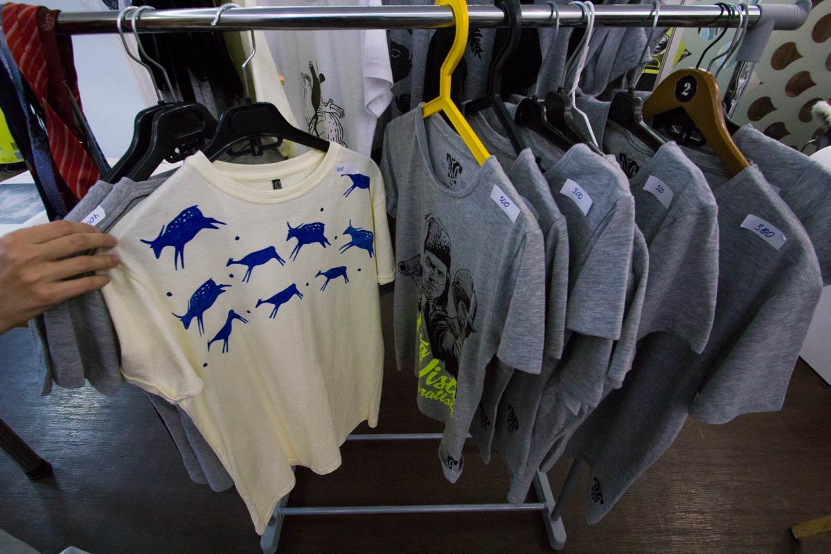 Днепр превратился в маленький Париж: в центре проходит красочная барахолка 6