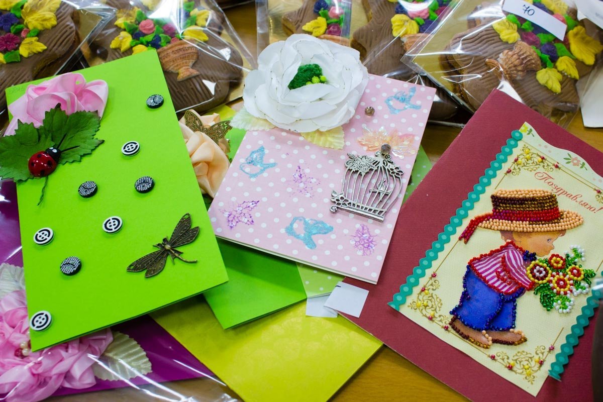 Днепр превратился в маленький Париж: в центре проходит красочная барахолка 10