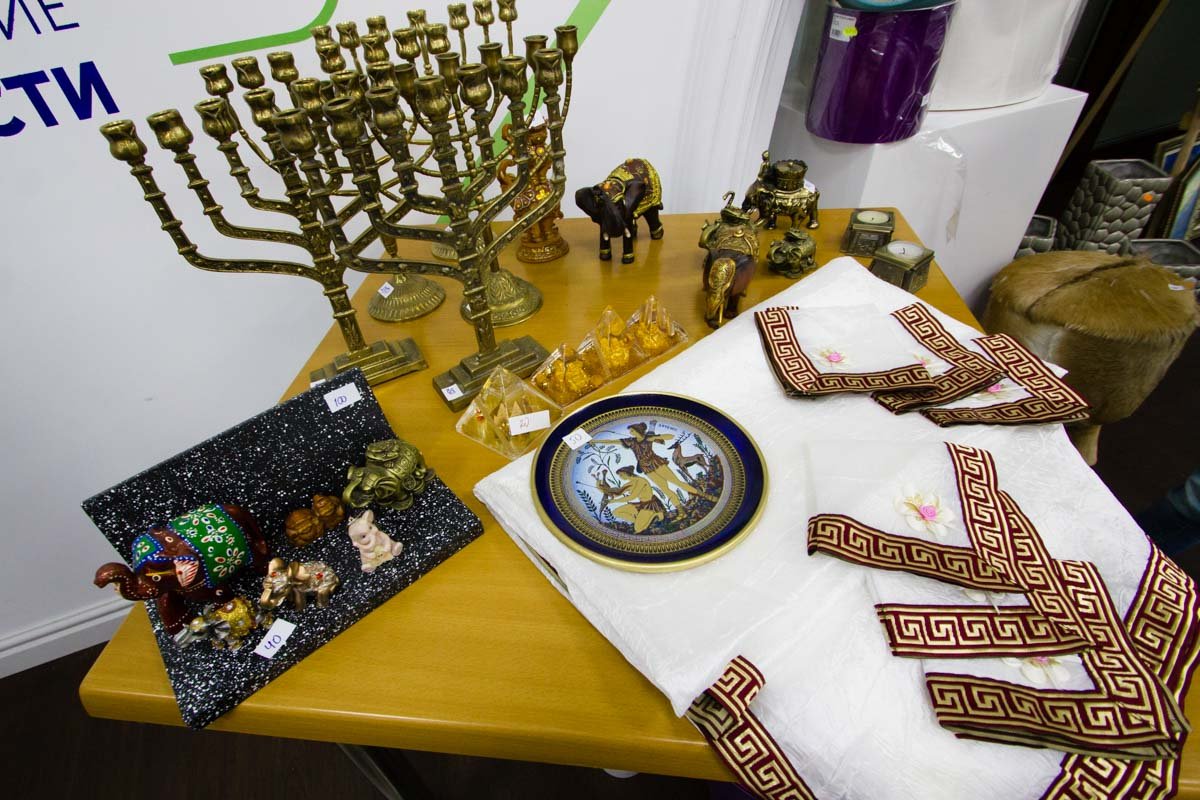 Днепр превратился в маленький Париж: в центре проходит красочная барахолка 13