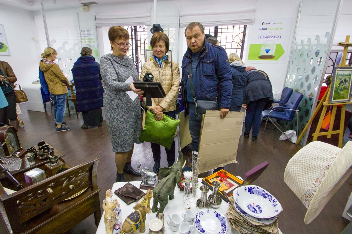 Днепр превратился в маленький Париж: в центре проходит красочная барахолка 16