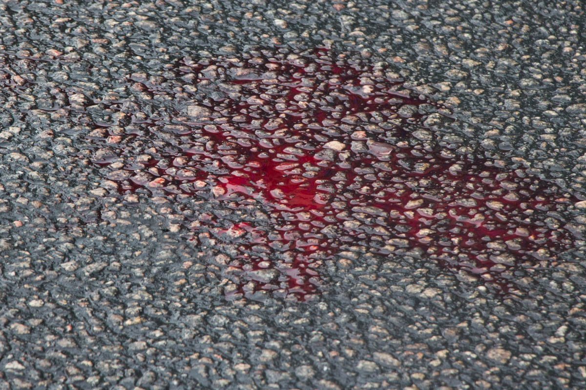 В Днепре возле ТЦ "Приозерный" Mitsubishi сбил женщину 2