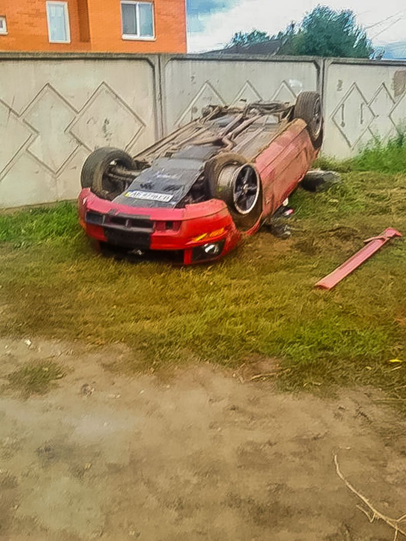 Перед Кайдакским мостом Ford Mustang вылетел с дороги и перевернулся 1