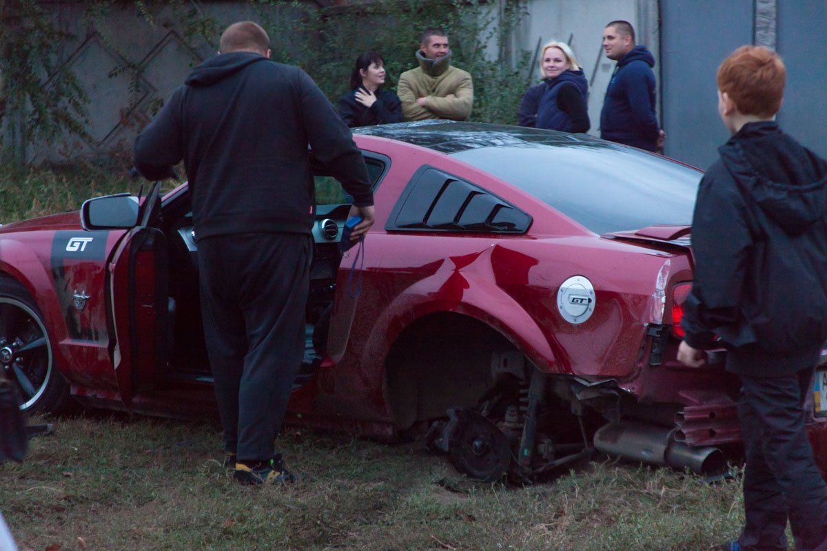 Перед Кайдакским мостом Ford Mustang вылетел с дороги и перевернулся 2