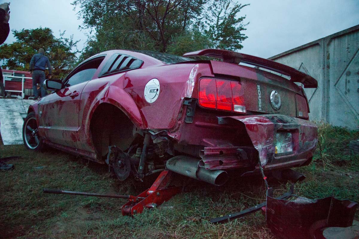 Перед Кайдакским мостом Ford Mustang вылетел с дороги и перевернулся 4