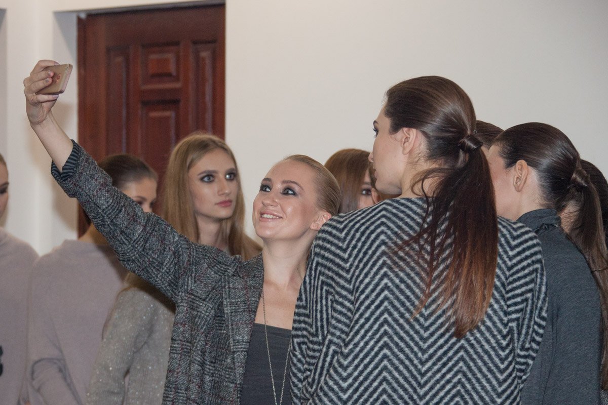 В центре Днепра прошел показ мод под дождем 1