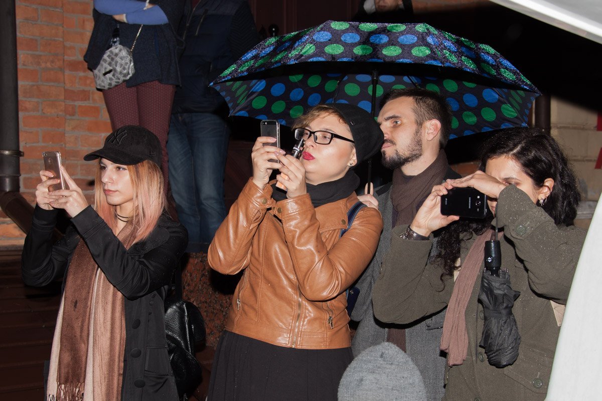 В центре Днепра прошел показ мод под дождем 5