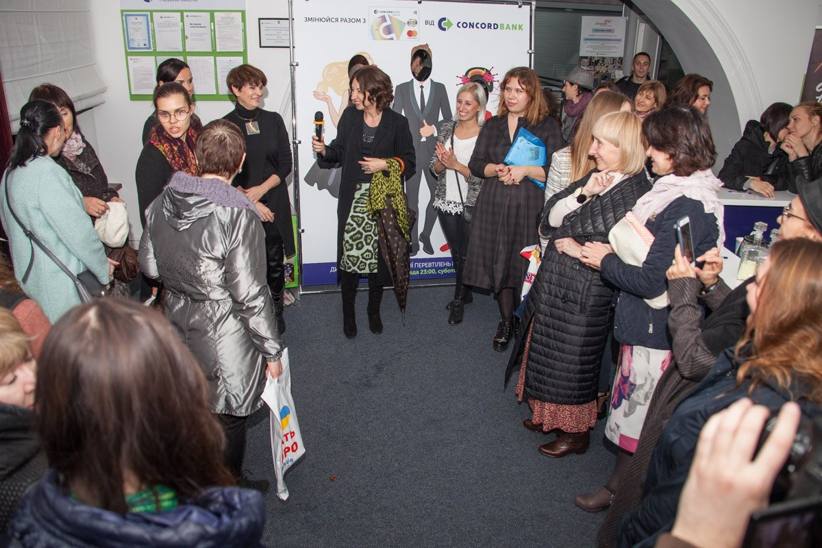 В центре Днепра прошел показ мод под дождем 15