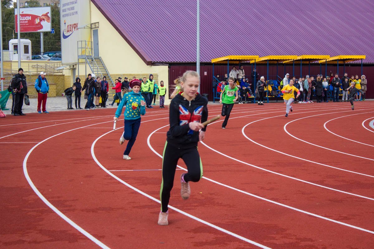Путь к Олимпу: на стадионе "Трудовые резервы" прошли соревнования по легкой атлетике для школьников 10