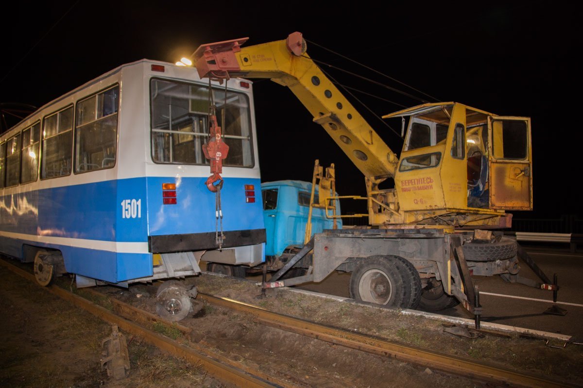 На Кайдакском мосту сломался трамвай: сорвало мотор 2