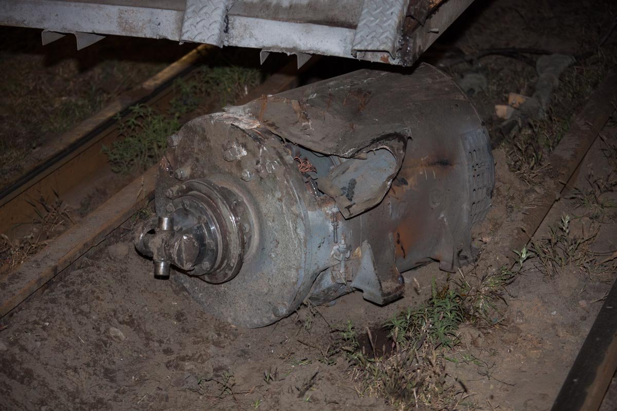 На Кайдакском мосту сломался трамвай: сорвало мотор 4