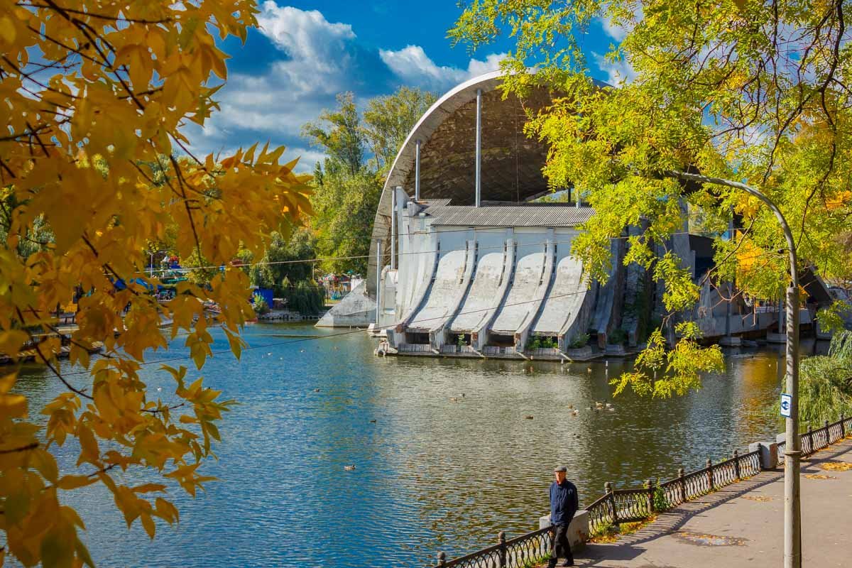 Яркие краски в пасмурный день: как жители Днепра провели праздничные выходные 9
