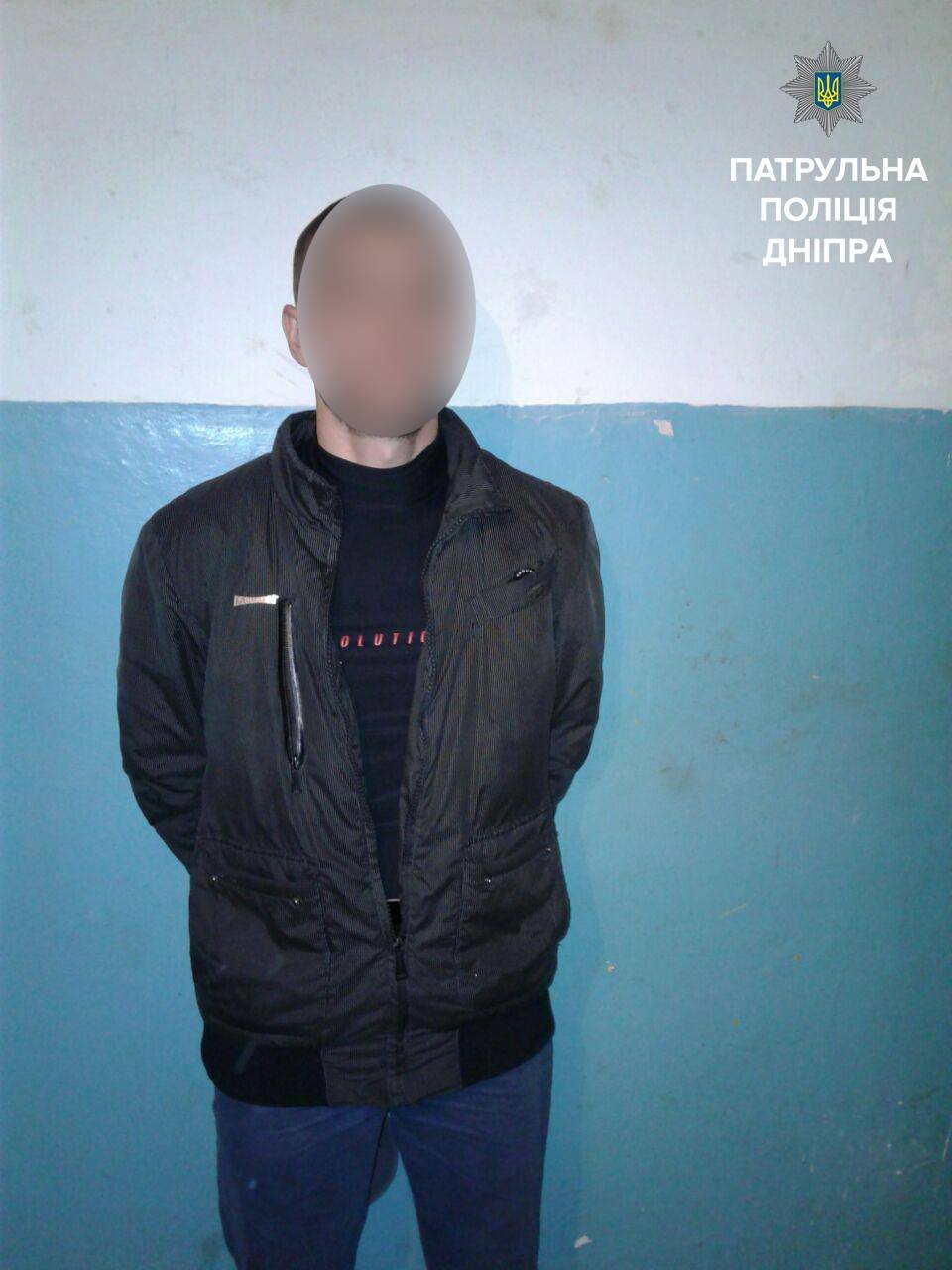 В Днепре мужчины разгуливали с наркотиками в обувной коробке 3