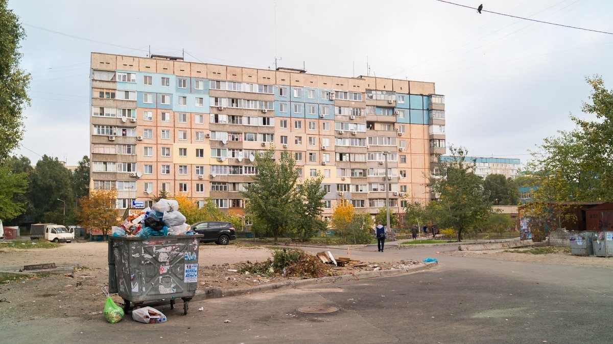 На жилмассиве Парус рядом со сквером образовалась зловонная свалка 1