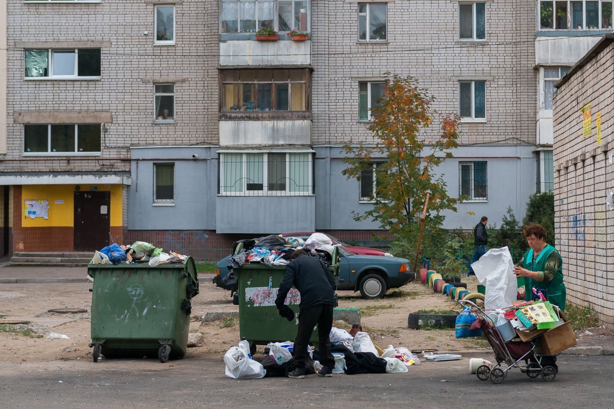 На жилмассиве Парус рядом со сквером образовалась зловонная свалка 2