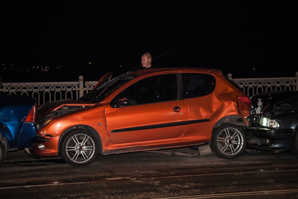 На Амурском мосту произошла авария с участием 5 машин 1