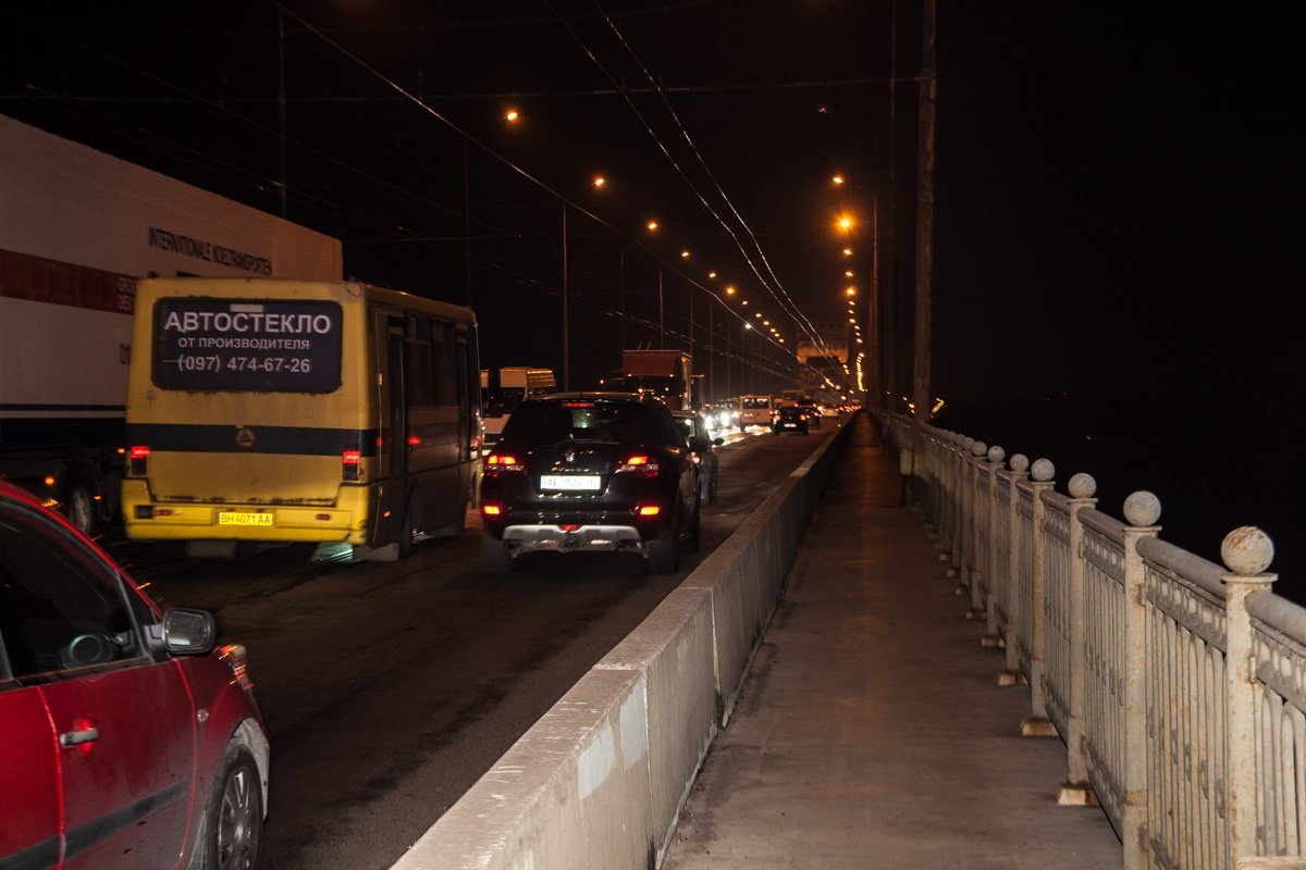 На Амурском мосту произошла авария с участием 5 машин 4