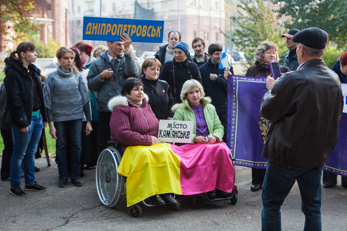 В центре Днепра люди с инвалидностью провели патриотичный флешмоб 6