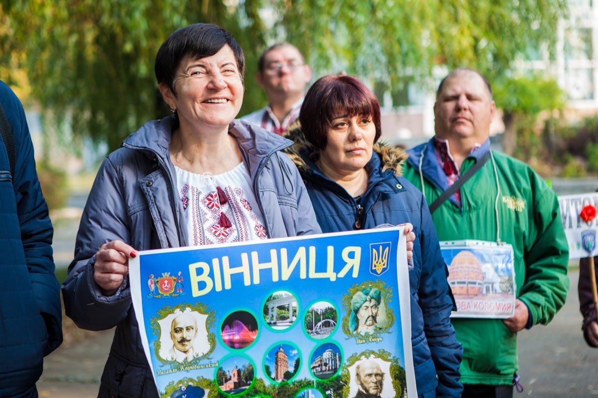 В центре Днепра люди с инвалидностью провели патриотичный флешмоб 10