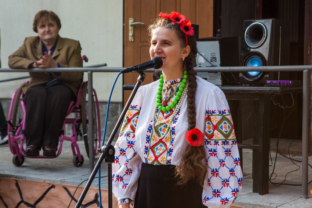 В центре Днепра люди с инвалидностью провели патриотичный флешмоб 11