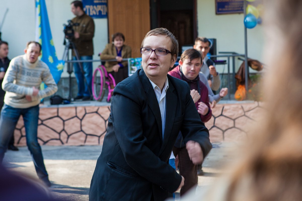 В центре Днепра люди с инвалидностью провели патриотичный флешмоб 14