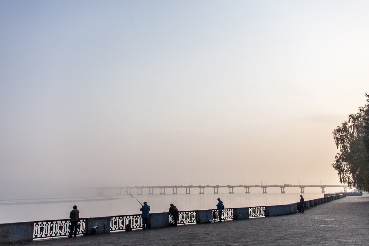 Необычная погода: Днепр окунулся в туман 3