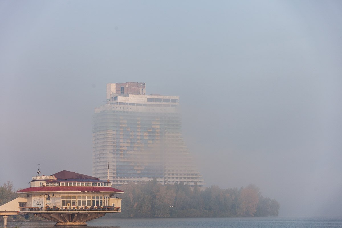 Необычная погода: Днепр окунулся в туман 4