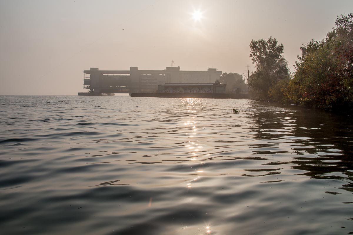 Необычная погода: Днепр окунулся в туман 8