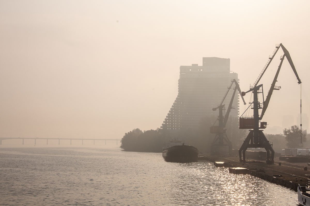 Необычная погода: Днепр окунулся в туман 10