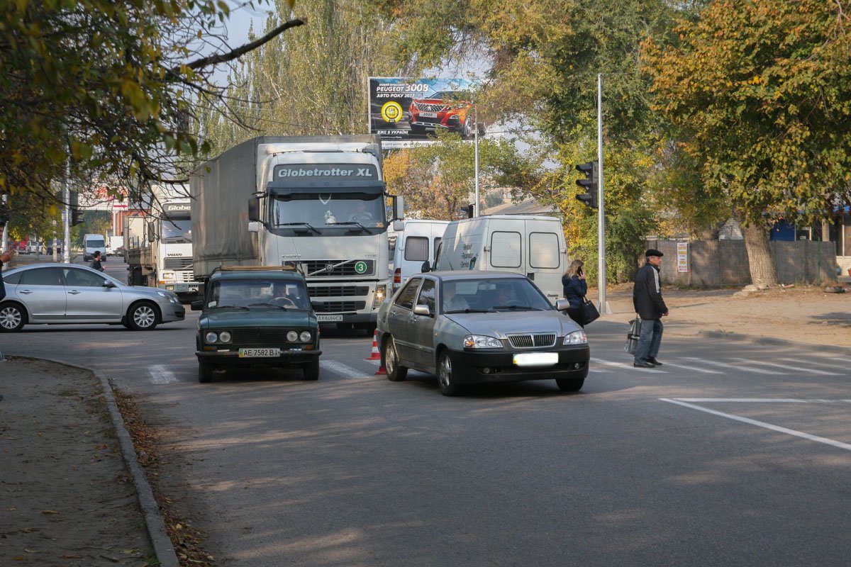 В Днепре водитель Chery сбил 17-летнего парня 1