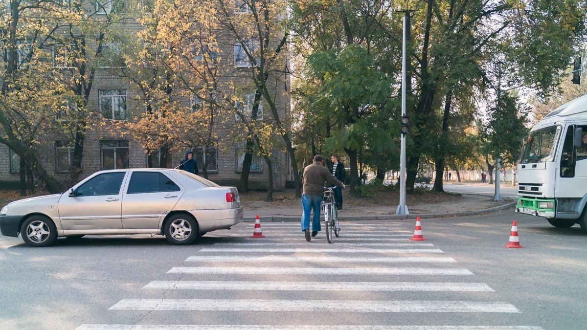 В Днепре водитель Chery сбил 17-летнего парня 4