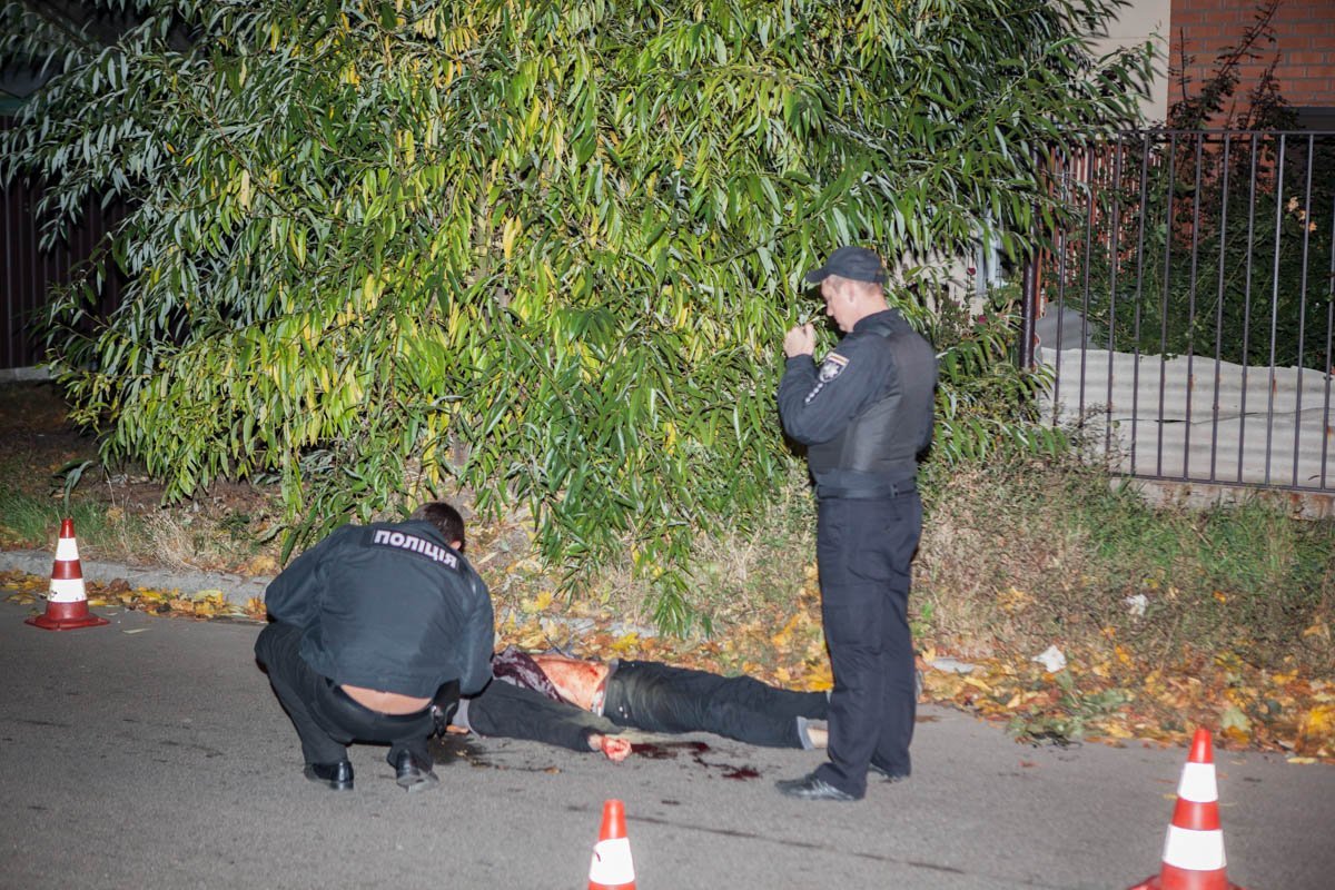 В Днепре на улице Юрия Савченко обнаружили труп парня 4