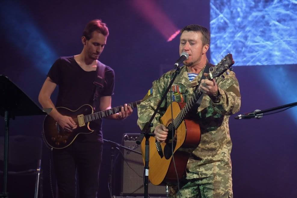 Участник фестиваля «Песни, рожденные в АТО» Юрий Сусло