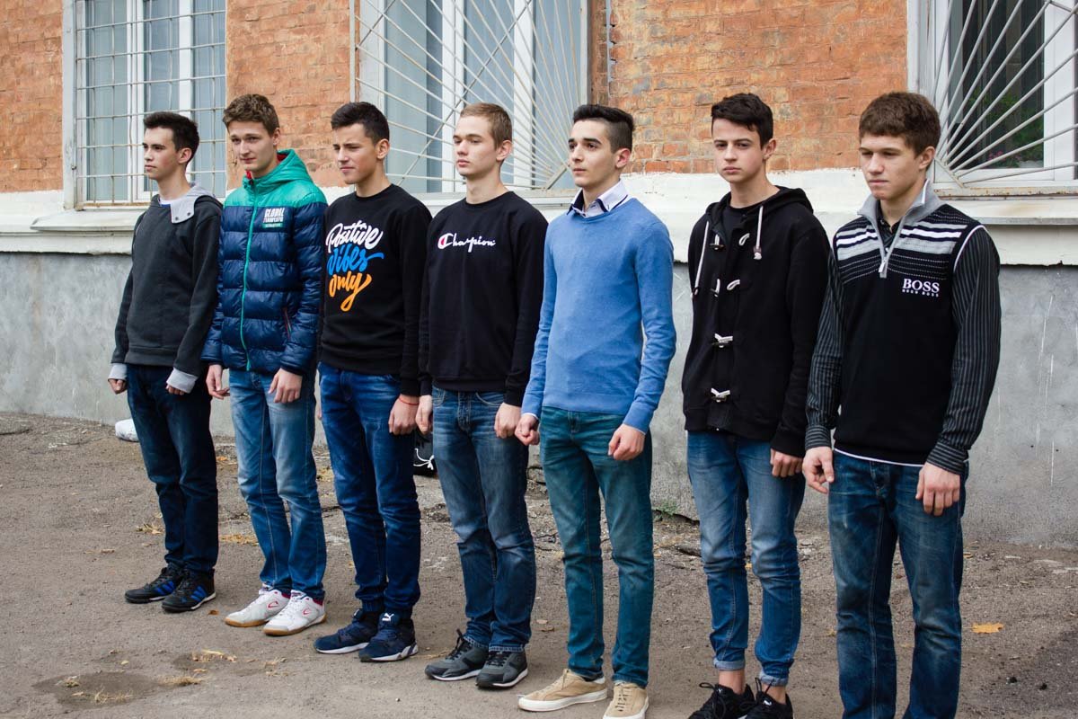 В школе Днепра полковник запаса преподает уроки патриотизма 8