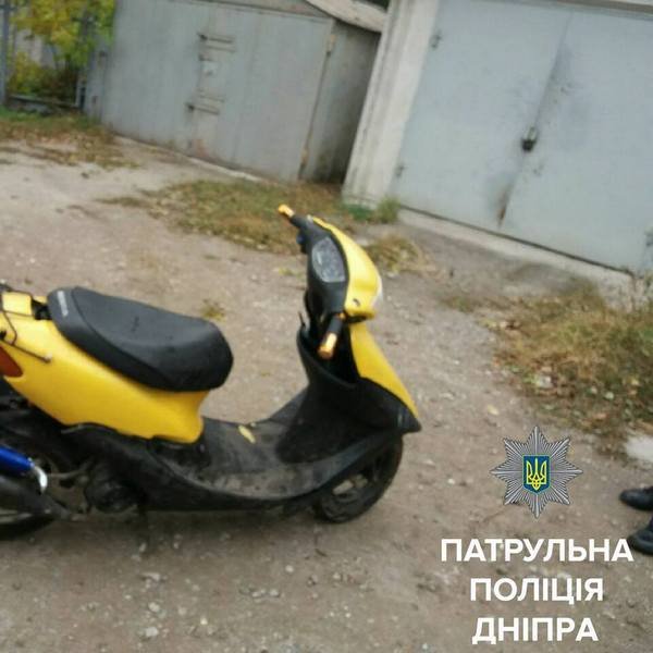 На ж/м Тополь полицейские помешали ворам украсть скутер 1