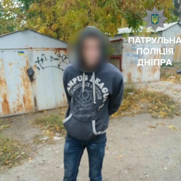 На ж/м Тополь полицейские помешали ворам украсть скутер 3