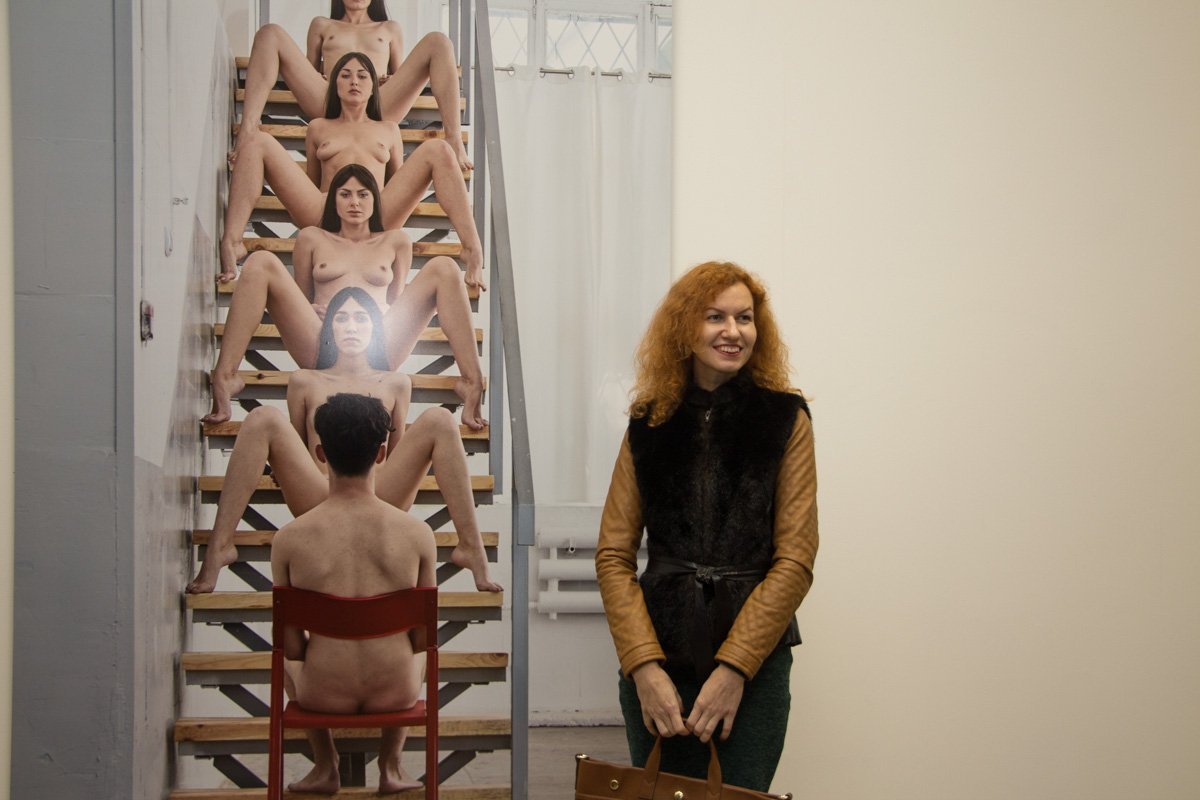 Обнаженные девушки и парень: в Днепре решали, кто главный 3