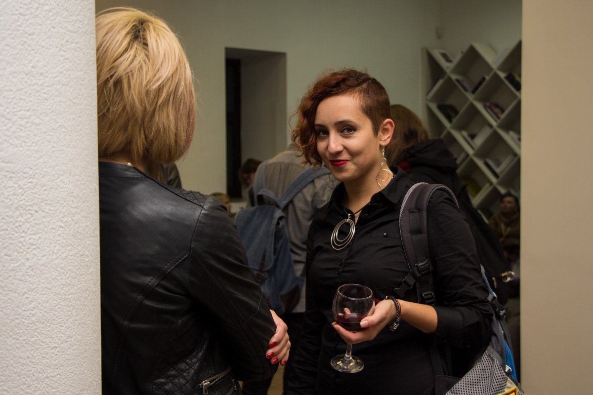 Обнаженные девушки и парень: в Днепре решали, кто главный 14