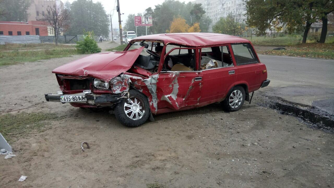 В Приднепровске микроавтобус Vokswagen въехал в ВАЗ: пострадал мужчина 1