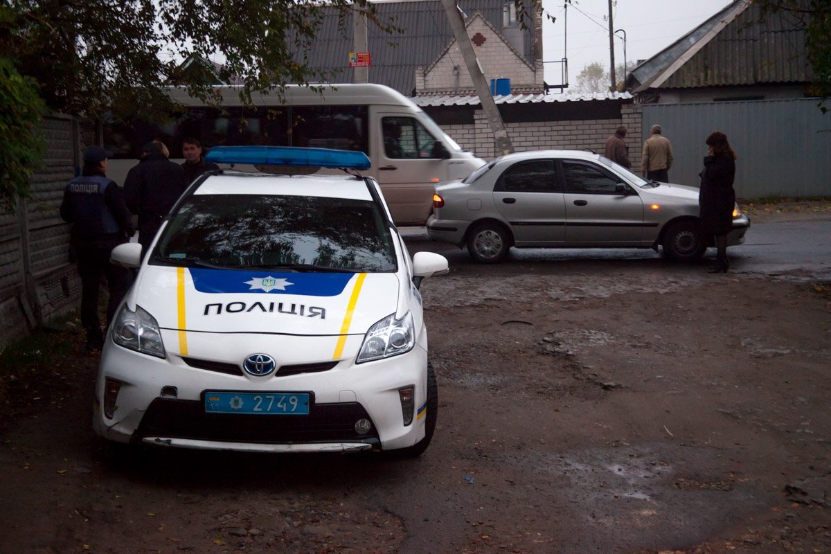 Полиция приехала на место аварии Полиция приехала на место аварии