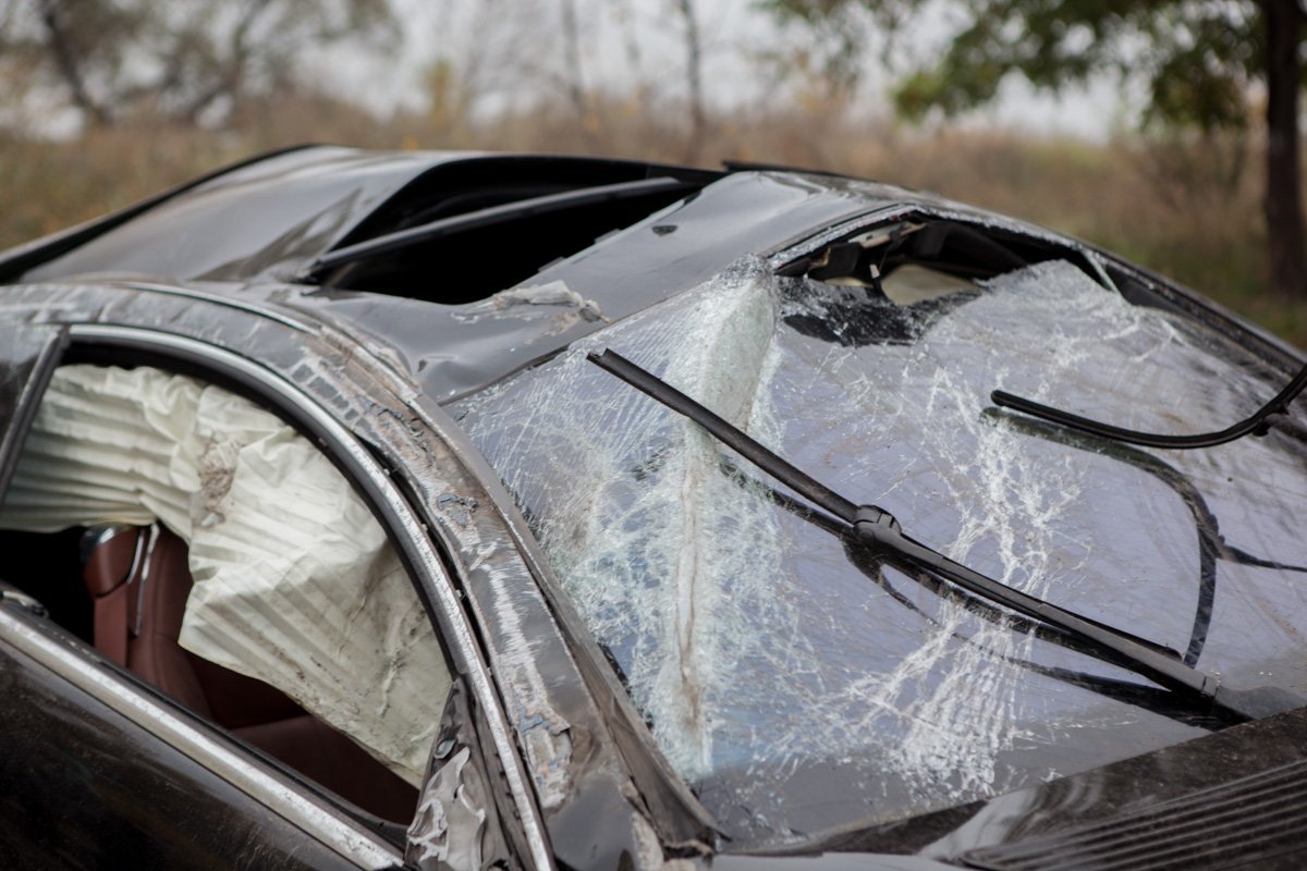 На Победе перевернулся Mercedes: пострадал водитель 3