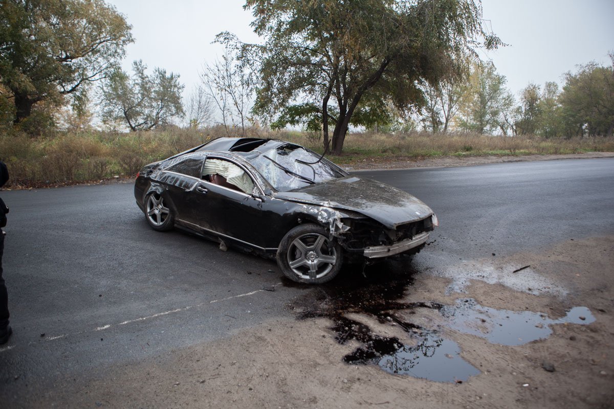 На Победе перевернулся Mercedes: пострадал водитель 4