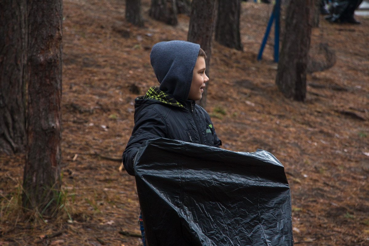 С такими мешками одному точно не справиться Шприцы, памперсы и кости: в Днепре прошел экопикник 4