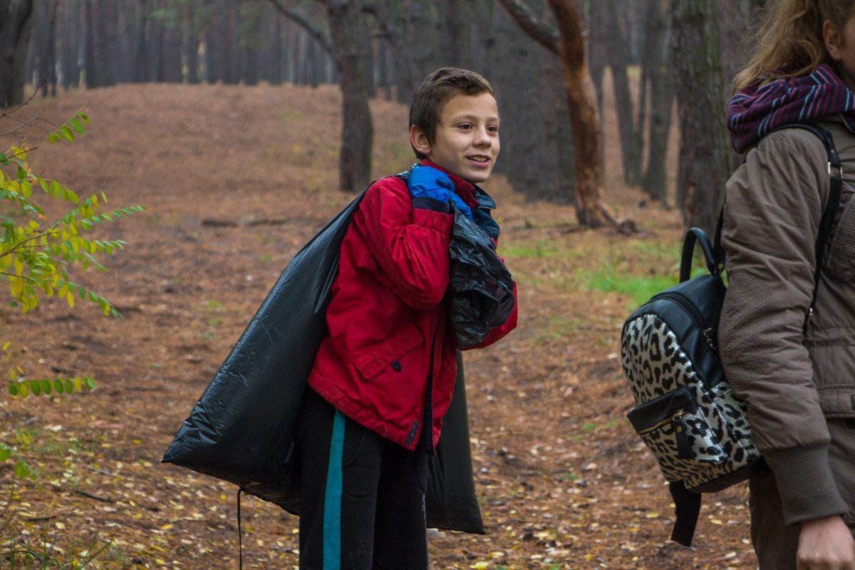 Делать что-то на благо обществу - всегда приятно Шприцы, памперсы и кости: в Днепре прошел экопикник 8