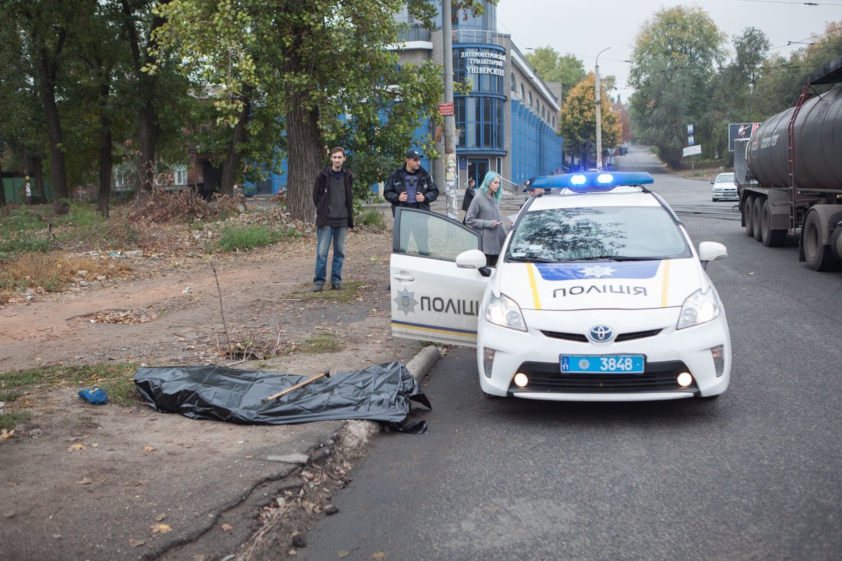 Умерший мужчина был человеком с ограниченными возможностями На проспекте Мазепы фура насмерть сбила мужчину на костылях 3
