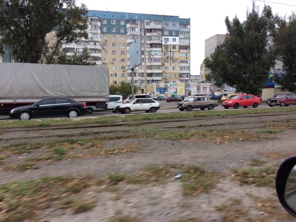 На Донецком шоссе чинят дорогу: образовалась пробка 1