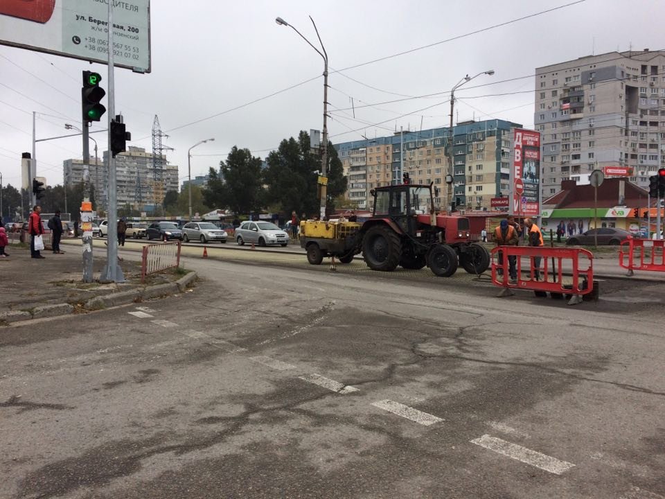 На Донецком шоссе чинят дорогу: образовалась пробка 2